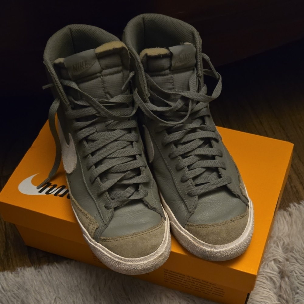 Nike Blazers Mid 77 Mens Size 9